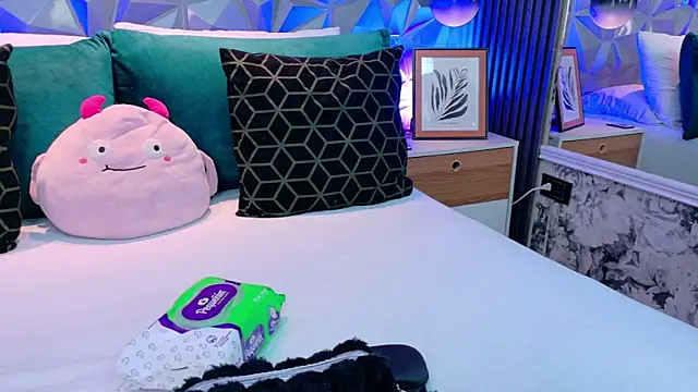 AdelineJhones online show from 04/15/26, 02:43