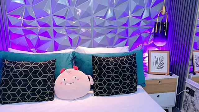 AdelineJhones online show from 05/05/26, 10:35