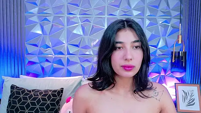 AdelineJhones online show from 04/07/26, 10:22