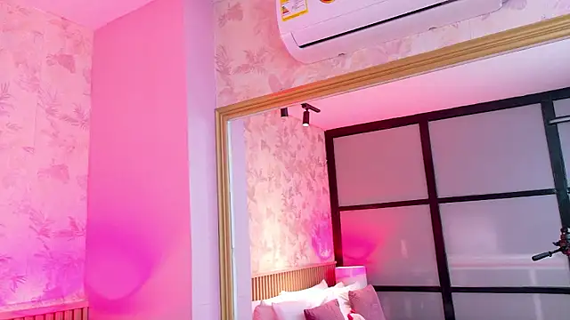 AdelineJhones online show from 01/12/26, 02:35