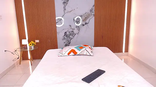 rosselyn  online show from 02/11/26, 12:49