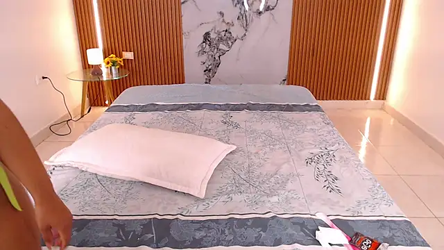 rosselyn  online show from 03/20/26, 12:39