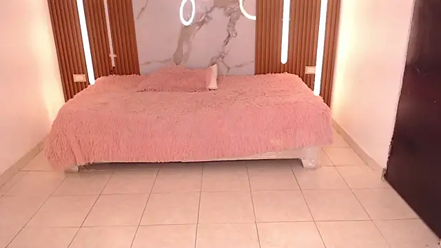 rosselyn  online show from 11/22/25, 07:35