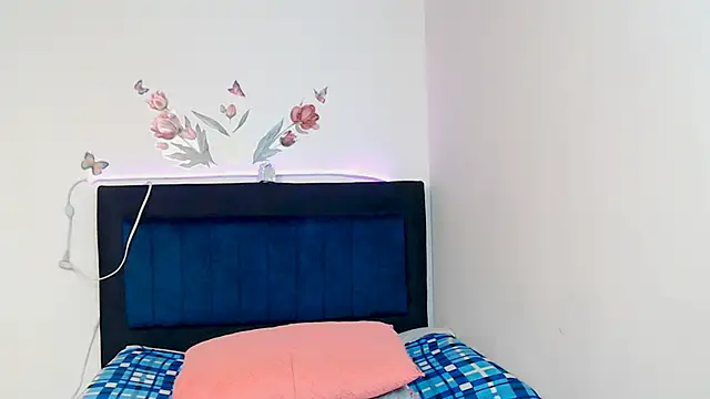 Snapshot of BRYXS1 chatting on 04/13/26, 02:54 BRYXS1 online show from 04/13/26, 02:54