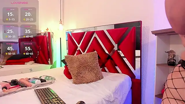 samantaawolf online show from 12/03/25, 07:57