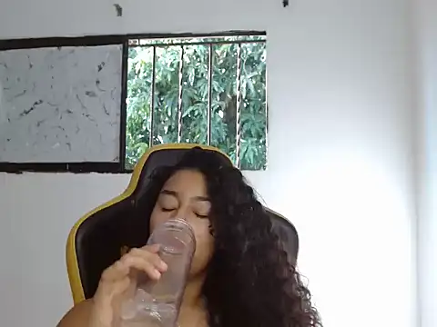 emily stars1 online show from 12/04/25, 07:46