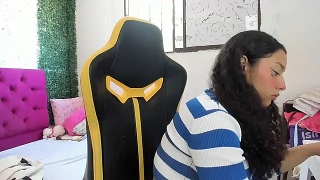 Snapshot of emily_stars1 chatting on 01/19/26, 04:11 emily stars1 online show from 01/19/26, 04:11