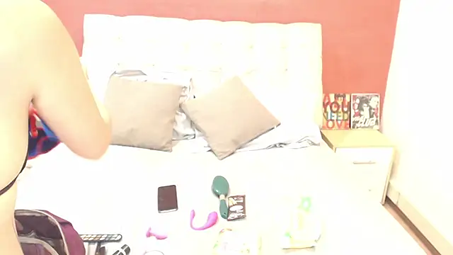 Samantha  Benet online show from 11/08/25, 07:28