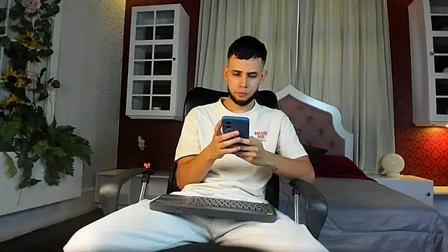 Maxcole 07 online show from 12/16/25, 07:40