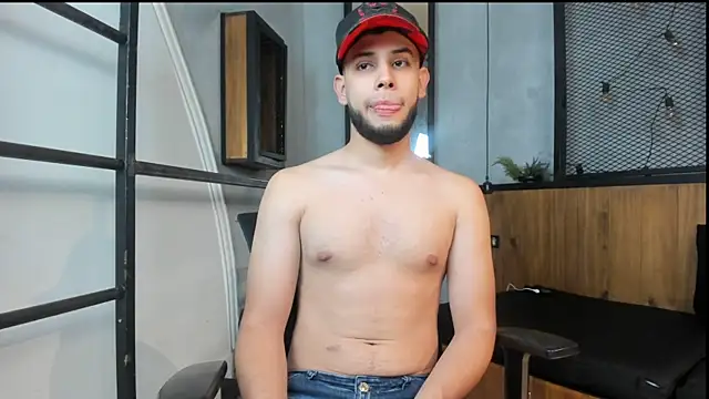 Maxcole 07 online show from 11/30/25, 07:47