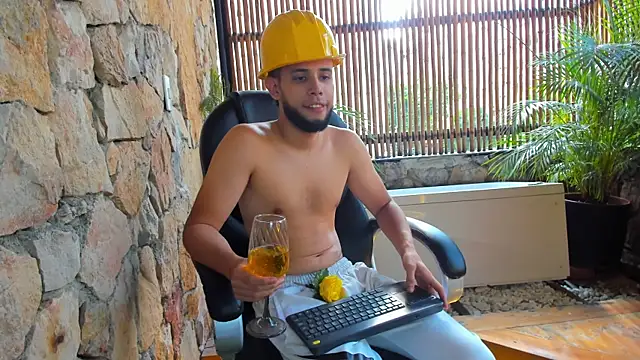 Maxcole 07 online show from 12/14/25, 08:03