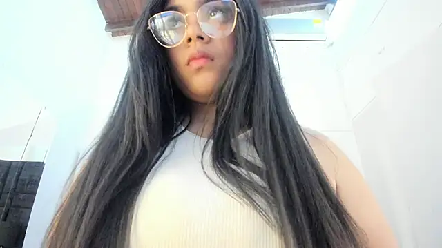 EmmadaSilva online show from 03/19/26, 04:29