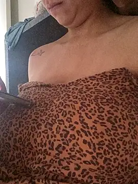 Bruninhadeusa online show from 12/15/25, 10:32