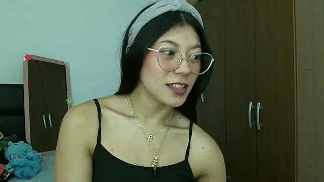 LissyM online show from 11/04/25, 06:22