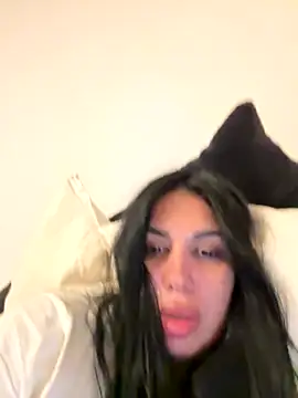 IsaBebe online show from 11/03/25, 03:04