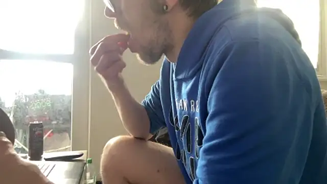 StephPra94 online show from 05/11/26, 04:04