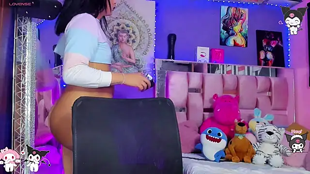 Zulema Zahirx online show from 10/27/25, 12:55