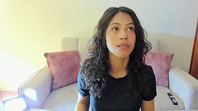 Snapshot of emily_jonessxx chatting on 10/28/25, 07:13 emily jonessxx online show from 10/28/25, 07:13