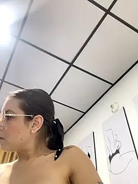 Snapshot of amatistadavila chatting on 10/26/25, 12:33 amatistadavila online show from 10/26/25, 12:33