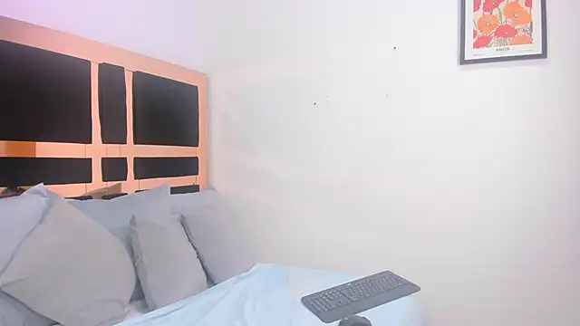 karolebonyy online show from 11/17/25, 03:49