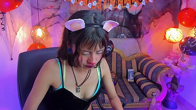 Snapshot of Noa_clk chatting on 10/31/25, 04:31 Noa clk online show from 10/31/25, 04:31