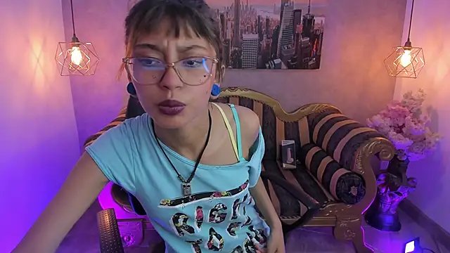 Snapshot of Noa_clk chatting on 10/28/25, 04:02 Noa clk online show from 10/28/25, 04:02