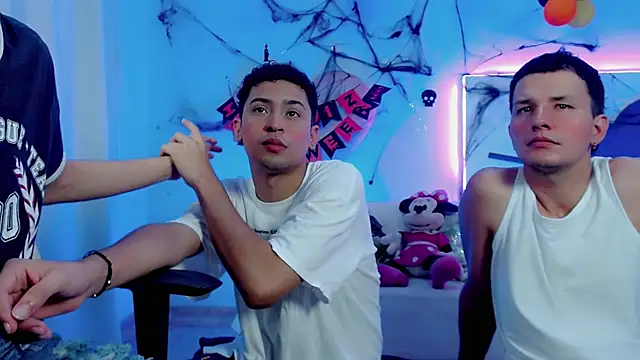 Twinks boys s online show from 10/22/25, 03:50