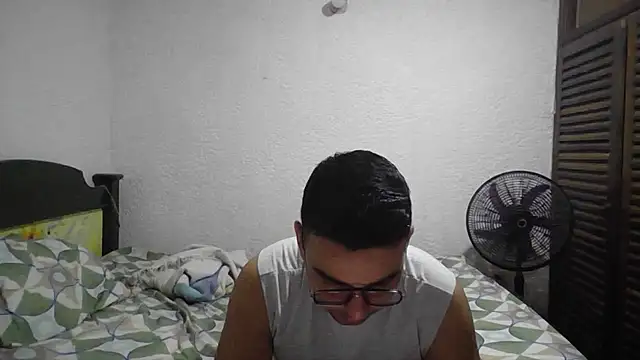 Snapshot of axel_jhones_ chatting on 11/04/25, 10:46 axel jhones online show from 11/04/25, 10:46