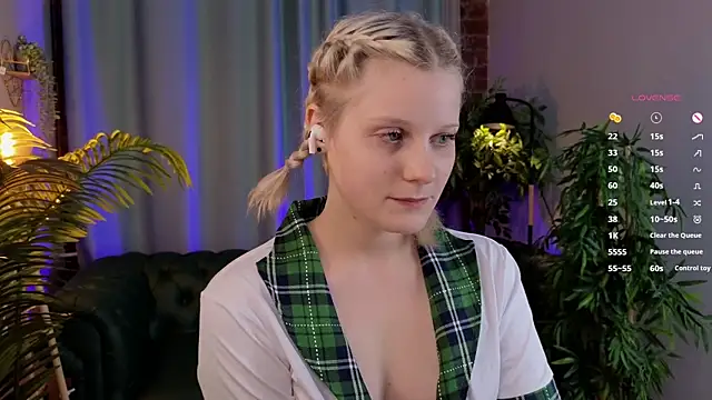 ShineJoan online show from 11/11/25, 11:09