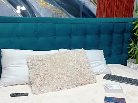 mira cherry02 online show from 12/17/25, 01:38