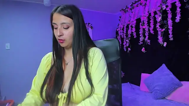 Gabyy Cooper  online show from 11/10/25, 03:11