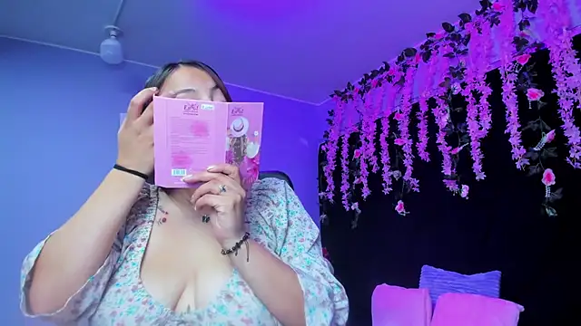 Gabyy Cooper  online show from 11/21/25, 11:26