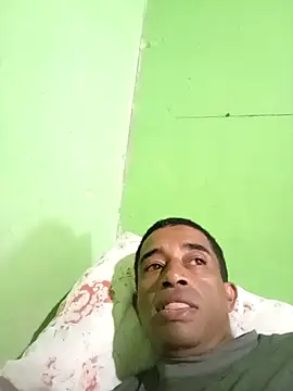 juniordotado87 online show from 12/17/25, 09:25