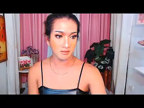 Snapshot of DianaFierce chatting on 10/22/25, 11:36 DianaFierce online show from 10/22/25, 11:36