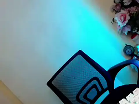 Snapshot of sassysiren28 chatting on 02/05/26, 02:57 sassysiren28 online show from 02/05/26, 02:57
