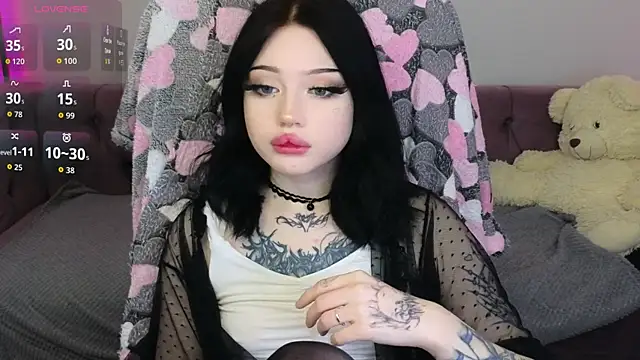 Emma Kirks online show from 12/15/25, 10:32