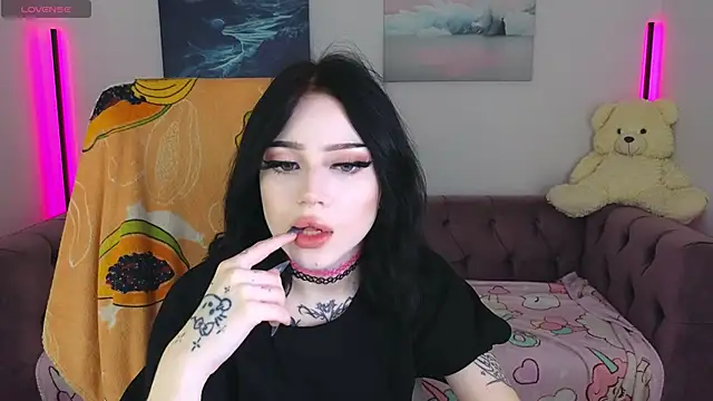 Emma Kirks online show from 11/07/25, 10:42