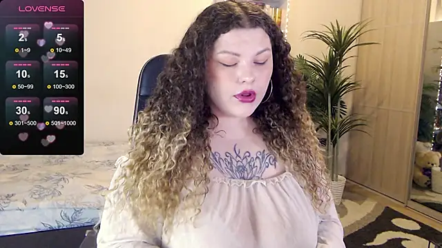 Snapshot of GwenSummers chatting on 11/15/25, 03:43 GwenSummers online show from 11/15/25, 03:43