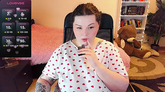 Snapshot of GwenSummers chatting on 03/22/25, 01:00 GwenSummers online show from 03/22/25, 01:00