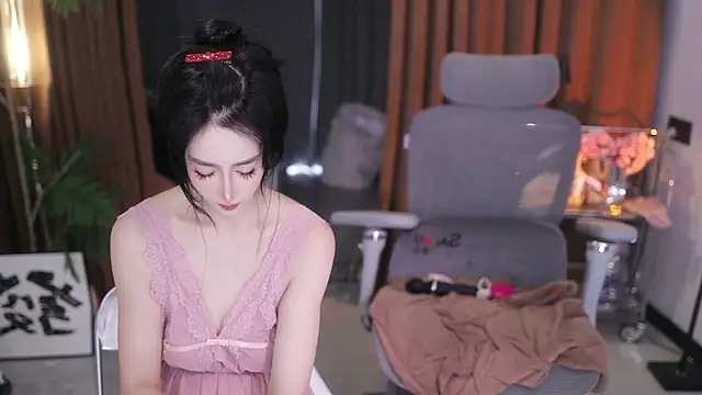 Follyise online show from 04/12/26, 09:01