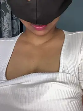 Snapshot of Cute_Marina chatting on 07/15/26, 06:42 Cute Marina online show from 07/15/26, 06:42