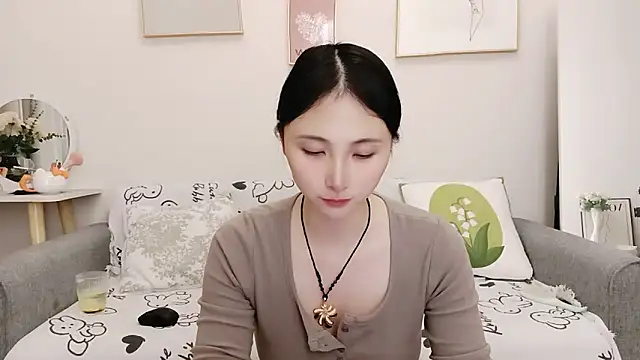 yuyan3929 online show from 11/25/25, 12:16