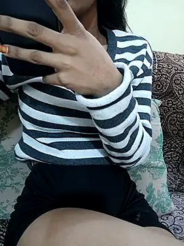 Snapshot of Fuck_me_babyy chatting on 11/13/25, 03:32 Fuck me babyy online show from 11/13/25, 03:32