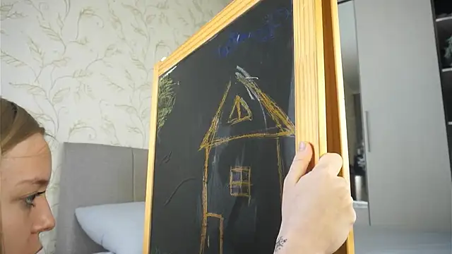 BarbaraViggiani online show from 10/22/25, 04:39