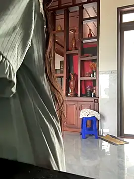 Emily-y online show from 12/19/25, 04:38