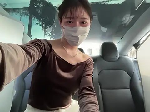 karenchaaan online show from 10/29/25, 01:26