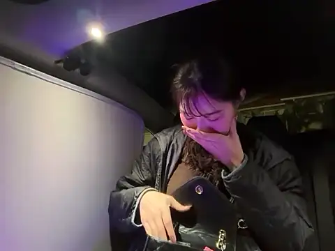 karenchaaan online show from 11/05/25, 09:23