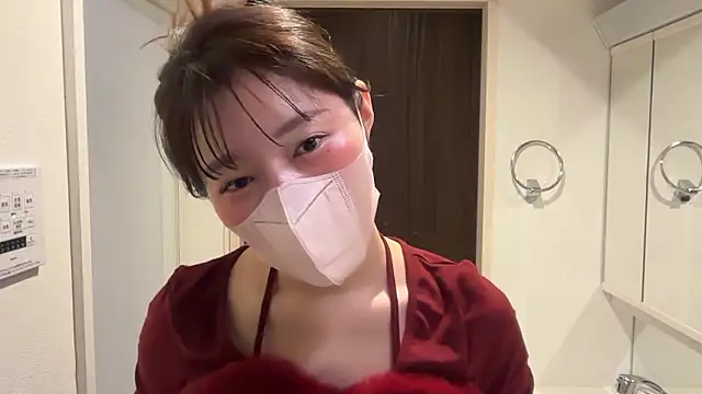 karenchaaan online show from 11/26/25, 12:21