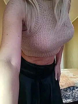 SelinaLovqx online show from 12/01/25, 09:10