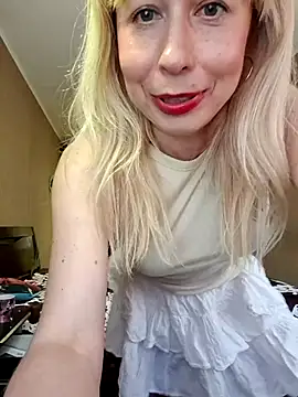 Snapshot of SelinaLovqx chatting on 07/20/26, 10:39 SelinaLovqx online show from 07/20/26, 10:39